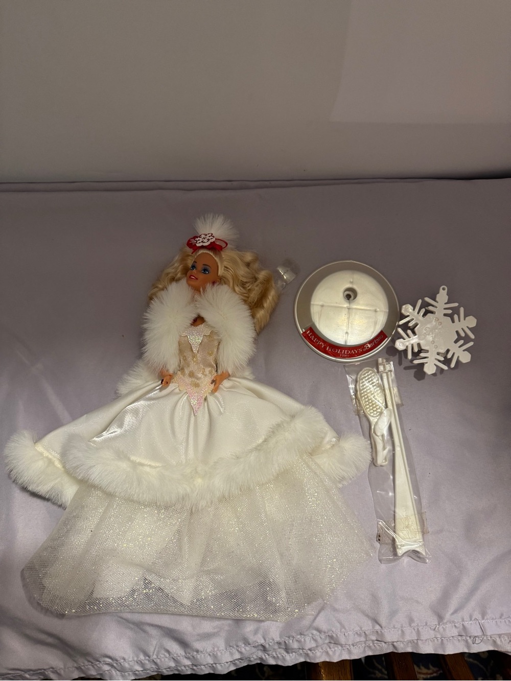 Barbie 1989 Happy Holidays Doll Special Edition with Keepsake Snowflake Ornament